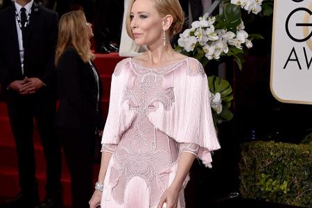 Von Givenchy-Stardesigner Riccardo Tisci stammt die Robe, in der Cate Blanchett glänzte: Zum langen Kleid in Pink trug sie D...