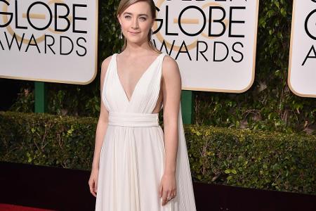 Saoirse Ronan glänzte in Yves Saint Laurent Couture von Hedi Slimane. Die weiße, ärmellose Robe hatte eine lange Schleppe.