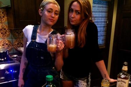 Während Miley Cyrus (23) für eine Schlagzeile nach der anderen sorgt, bekommt man die ältere Halbschwester der Skandalnudel ...