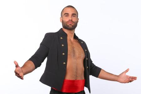 Auf in den Kampf, Torero! Stolz in der Brust, siegesbewusst, präsentiert sich David Ortega und zeigt nebenbei seinen Waschbr...