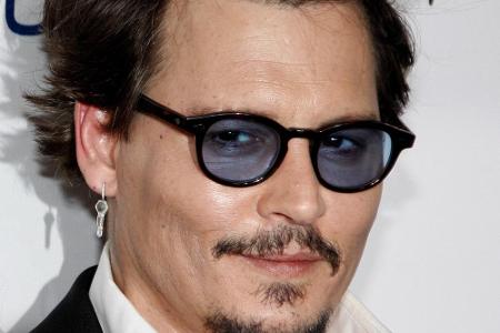 Zwar hat er heute nicht mehr viel vom Rasta tragenden Piraten-Kapitän Jack Sparrow, auf 52 Jahre würde man Johnny Depp aber ...