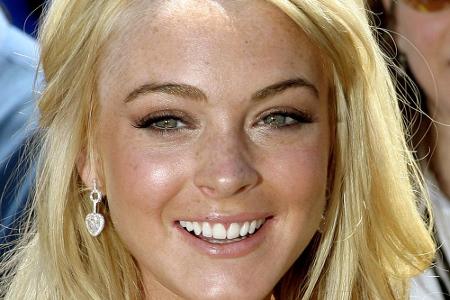 Sommersprossen kommen mehr als doppelt so häufig bei Frauen vor als bei Männern. Auch Lindsay Lohan kann davon ein Lied singen.