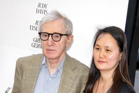 Filmregisseur und Schauspielerin - Woody Allen (80) und Soon-Yi Previn (45) passen wie die Faust aufs Auge. Die 35 Jahre Alt...