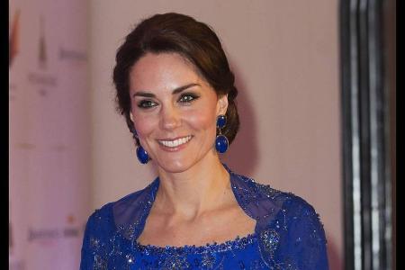 Kate präsentierte sich dabei in einem aufwändigen Kleid der britischen Designerin Jenny Packham, was von der indischen Mode ...