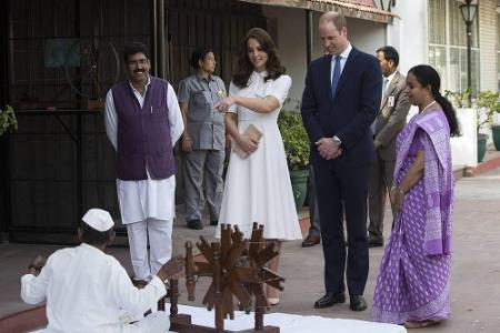 Mit sichtlichem Interesse bestaunten die jungen Royals Kultur und Tradition.