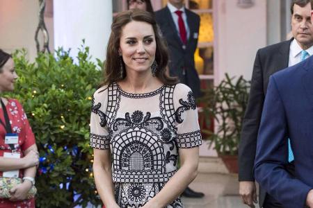 Kates Kleid hat angeblich einen Wert von 3000 Pfund und wurde von der Designerin Alice Temperley entworfen.