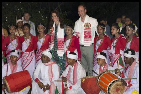Die eifrigen Ortsansässigen ließen es sich natürlich nicht nehmen, für ein Gruppenbild mit dem berühmten Besuch zu posieren.