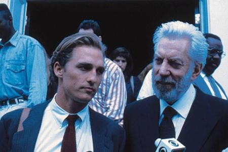 Mit dem Selbstjustizdrama, das auf Grishams gleichnamigen Buch beruht, hatte McConaughey seinen großen Durchbruch als Rechts...