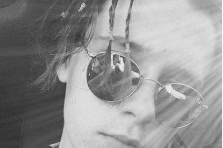 Ist Justin Bieber sein Vorbild: Brooklyn Beckham (17) besucht das Coachella-Festival mit Mini-Rastazöpfchen und Hawaiihemd.