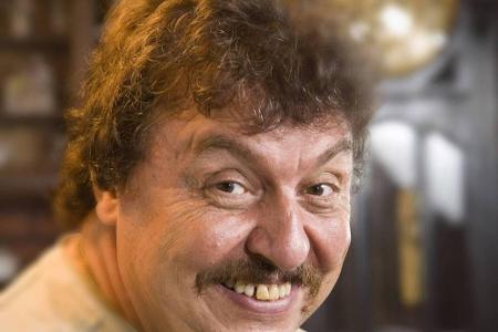 Mit Achim Mentzel ist am 4. Januar 2016 überraschend einer der beliebtesten Entertainer Ostdeutschlands verstorben.