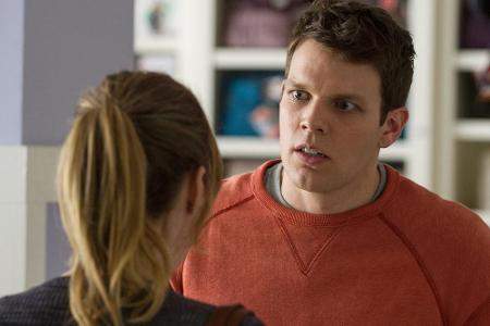 Aber hey, auch die Herren der Schöpfung tun sich nicht leicht. Zu sehen am panischen Blick von Love-Interest Ken (Jake Lacy)...
