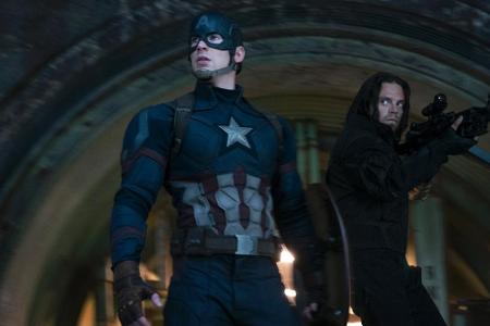Der macht gemeinsame Sache mit seinem alten Freund Bucky Barnes (Sebastian Stan), der als Winter Soldier zuvor noch gegen di...