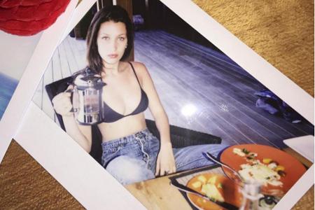 Model Bella Hadid (19) lässt im Urlaub auf St. Barth die Seele baumeln und startet ihren Tag in entspannter Atmosphäre. Ein ...