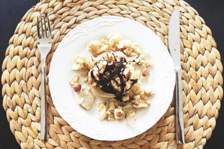 Lena Meyer-Landrut (24) isst zum Brunch gerne vegane Pfannkuchen mit Bananen und zählt so zum Brunch-Team 