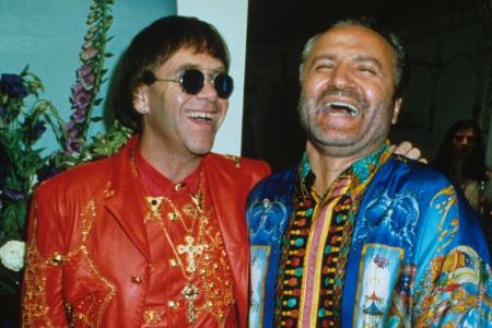 Stilikonen unter sich: Elton John und Gianni Versace.