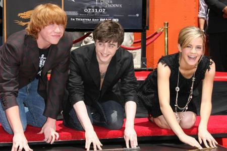 2007 tritt sie erstmals stylisch auf: Zusammen mit Rupert Grint und Daniel Radcliffe (Mitte) verewigen sich die 