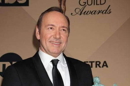 Seine ersten Schauspielerfahrungen sammelte Kevin Spacey (56) auf der Chatsworth High School in Los Angeles.