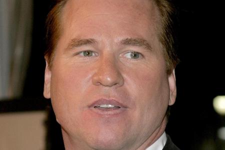 Genauso wie Val Kilmer (56). Während Spacey die Schule als Jahrgangsbester verließ und aktuell mit der Hit-Serie 