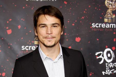 Zwei Klassen über ihr paukte Josh Hartnett (37) an der Minneapolis South High School. Später trafen sie sich vor der Kamera ...
