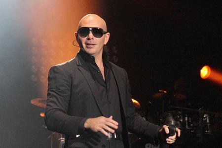 Rapper Pitbull wird genau wie Justin Bieber nicht alleine auf der Bühne stehen...