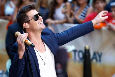 ... und Sänger Robin Thicke, mit dem er schon mehrere Singles veröffentlicht hat.