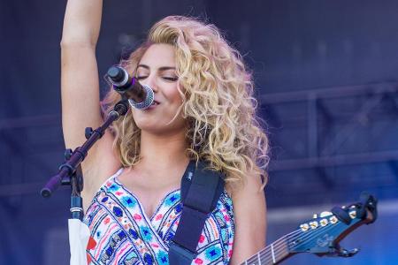 Tori Kelly darf bei der Show ihre Singer-Songwriter-Fähigkeiten zeigen.