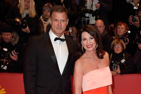 Iris Berben zeigte sich mal wieder mit ihrem Heiko auf einem roten Teppich - ihre Colour-Blocking-Robe war eine der schönste...