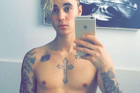 Auch Popstar Justin Bieber ist ein großer Fan von Tattoos. Der 21-Jährige trägt unter anderem ein Kreuz, diverse Schriftzüge...