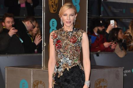 Eine Cate Blanchett langt (fast) nie daneben. Das bewies die Australierin auch am Sonntag in London: Das bunt glitzernde Obe...