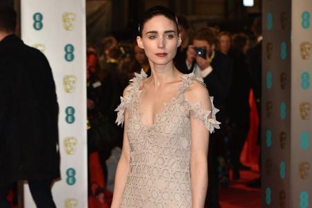 Elfengleich schritt US-Schauspielerin Rooney Mara über den roten Teppich in London. Toller Auftritt!