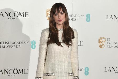Im Gegensatz zum BAFTA-Abend zeigte Dakota Johnson am Abend vor der Preisverleihung ordentlich Bein. Gut so, denn dieses Kle...