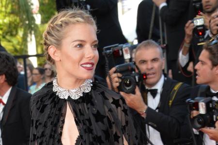 Bei den Filmfestspielen in Cannes trug sie ihre Haare einmal streng nach hinten geflochten...