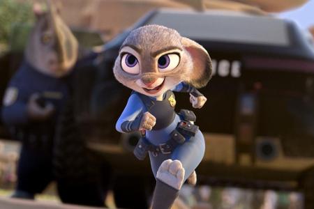 Die noch junge Polizistin Judy Hopps (gesprochen von Josefine Preuß) wird in 
