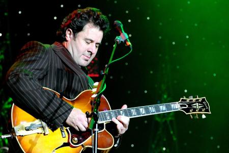 Der erfolgreichste Country-Musiker bei den Grammys ist Vince Gill (58) mit 20 Awards.