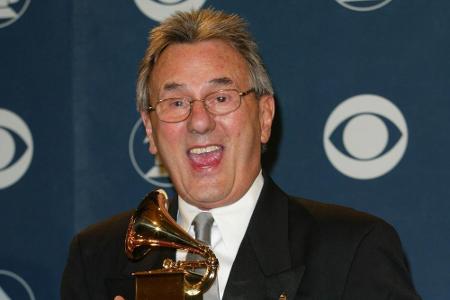 Man muss nicht immer im Vordergrund stehen, um bei den Grammys abzuräumen: Al Schmitt (85) gewann 23 der Trophäen als Produz...