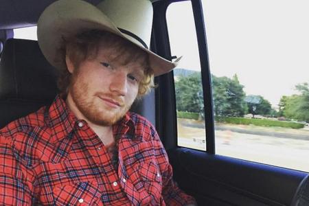 Wie Ed Sheeran seinen 25. Geburtstag feiert, werden seine Fans wohl nicht über die sozialen Netzwerke erfahren. Stattdessen ... Wie Ed Sheeran seinen 25. Geburtstag feiert, werden seine Fans wohl nicht über die sozialen Netzwerke erfahren. Stattdessen ...