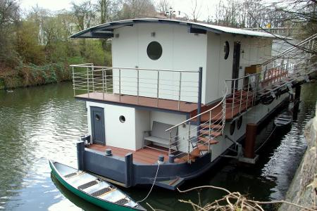 Ungewöhnliche Unterkünfte, wie zum Beispiel Hausboote, kommen bei Familien besonders gut an.