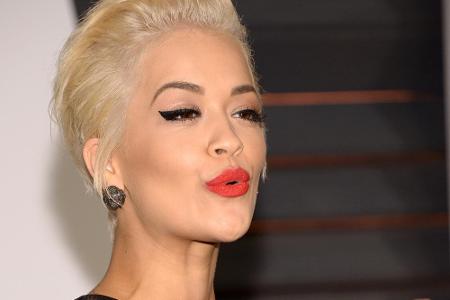 Oscarverleihung 2015: Rita Ora setzt auf hellroten Lippenstift Oscarverleihung 2015: Rita Ora setzt auf hellroten Lippenstift