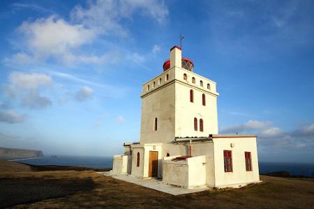 Stopover in Island mit Übernachtung im Dyrhólaey-Leuchtturm