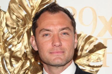 Jude Law sieht nicht nur gut aus, sondern zählt jetzt auch wieder zu den Jude Law sieht nicht nur gut aus, sondern zählt jetzt auch wieder zu den