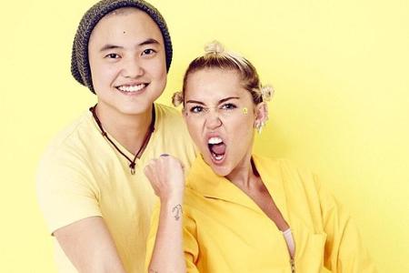 Miley Cyrus kämpft ganz in Gelb für die Rechte von Lesben, Schwulen, Bisexuellen und Transgendern Miley Cyrus kämpft ganz in Gelb für die Rechte von Lesben, Schwulen, Bisexuellen und Transgendern