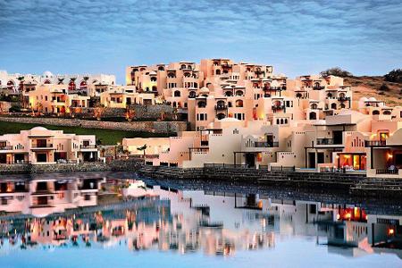 Spektakuläres Resort im arabischen Stil: The Cove Rotana
