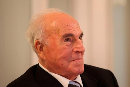 Helmut Kohl in der hessischen Staatskanzlei im Dezember 2012 Helmut Kohl in der hessischen Staatskanzlei im Dezember 2012