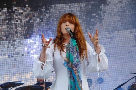 Florence + The Machine stehen für die Foo Fighters auf der Bühne