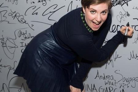 Lena Dunham beweist: Ein Lederrock steht jeder Frau