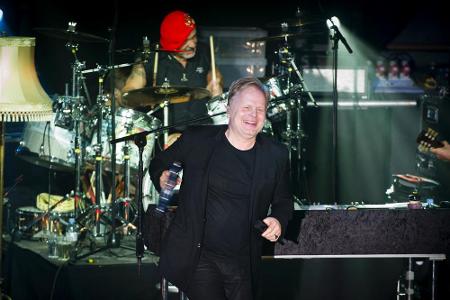 Auch Herbert Grönemeyer wird am Samstag Flüchtlingshelfern ein musikalisches Dankeschön darbringen Auch Herbert Grönemeyer wird am Samstag Flüchtlingshelfern ein musikalisches Dankeschön darbringen