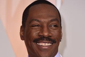 Eddie Murphy gibt Bill Cosby einen mit