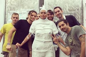 So sieht eine in Gips gelegte Heidi Klum aus