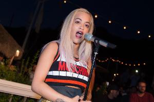 Rita Ora: Was läuft da mit Punker Travis Barker?