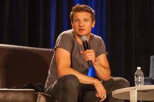 Jeremy Renner: Droht seine Tochter in seinem Pool zu ertrinken?